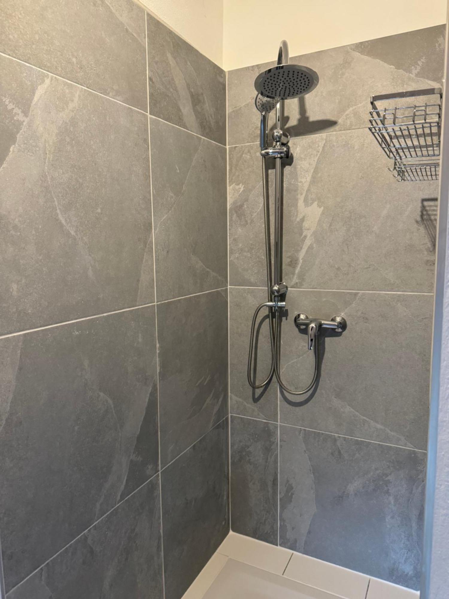Appartement "Nina"Im Dachgeschoss, Inklusive Parkplatz Halle  Ngoại thất bức ảnh